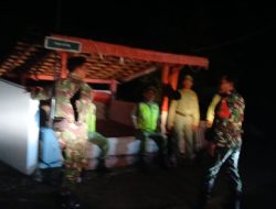 Babinsa dan Warga Klewor Perkuat Siskamling, Ciptakan Kamtibmas Kondusif