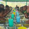 Belajar Sambil Makan: Pos Kotis Satgas Yonif 751/VJS Ajak Siswa SD Kuis Pengetahuan Umum di RM Swasembada