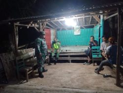 Wujudkan Lingkungan Aman dan Nyaman Babinsa Bersama Warga Gelar Patroli Siskamling