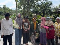 Kepala Desa Tlogosari Berbaur dengan Warga Gotong Royong Pengecoran Jalan Dusun Krajan