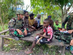 Binter TNI Pelayanan Kesehatan Gratis Satgas Yonif 521/DY di Kampung Walkep