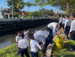 Dukung Program Nasional Indonesia Asri, Guspurla Armada III Gelar Aksi Bersih Lingkungan di Kesatrian Tawiri