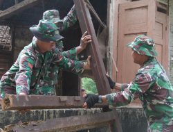 Mbah Sutrisno Senang Rumahnya Di Bongkar Satgas TMMD Kodim 0808/Blitar