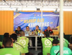 Ngopi Bareng Ojol, Satlantas Polres Gresik Jalin Sinergi untuk Keselamatan Jalan