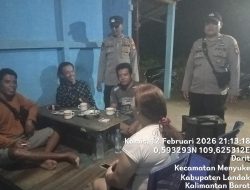Tingkatkan Kewaspadaan, Samapta Polsek Menyuke Ajak Warga Jaga Kamtibmas Saat Malam Hari