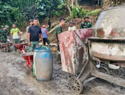Tak Hanya Kendaraan Saja, Angkong Pun Terlihat Antri Dilokasi TMMD 127 Kodim Wonogiri