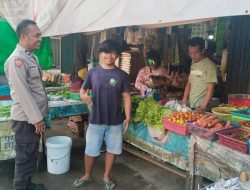 Polisi Turun ke Pasar Jelang Ramadhan, Pedagang Sayur Disapa dengan Akrab