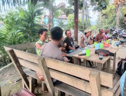 Jalin Keakraban dengan Warga Binaan, Bhabinkamtibmas Sampaikan Pesan Kamtibmas di Kecamatan Sompak