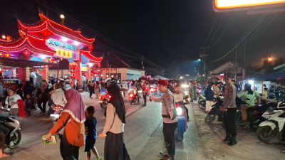 Cegah Macet dan Curat, Polisi Amankan Ibadah Malam Imlek di Ngabang