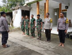 Sinergitas Satgas TMMD Ke 127 Kodim 0808/Blitar Dan Warga, Kerja Bakti Bersihkan Masjid Darul Muna Jelang Ramadhan