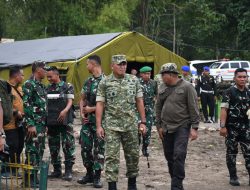 Wapang TNI Jenderal Tandyo Tinjau Markas Yon TP 886/PJ