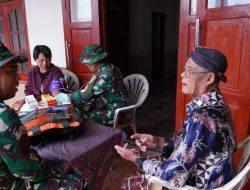 Door to Door. Satgas TMMD Ke 127 Kodim 0808/Blitar Beri Layanan Kesehatan Bagi Masyarakat Desa Krisik