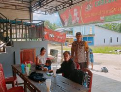 Personel Polsek Kuala Behe Saat Patroli Ajak Warga Bersama Jaga Kamtibmas Yang Kondusif