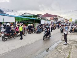 Warga Berbondong-Bondong Serbu Pasar Juadah, Polisi Laksanakan Pengamanan dan Atur Lalu Lintas