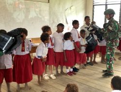 TNI Hadir Dukung Pendidikan Perbatasan: Pos Bulangkop Satgas Yonif 751/VJS Bagikan Perlengkapan Sekolah di SD Bulangkop