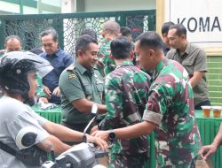 Berbagi Berkah di Bulan Suci, Kodim Tulungagung Tebar Takjil untuk Pengguna Jalan