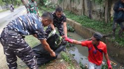 Sinergitas Kodaeral XIV Bersama Masyarakat Bersihkan Kota Sorong Dukung Program Indonesia ASRI