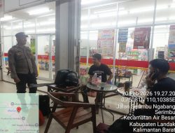 Jumat Malam Penuh Keakraban, Polisi Duduk Bersama Warga Saat Patroli