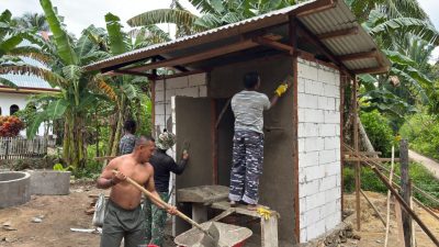 TMMD ke-127 Kodim 1804/Kaimana Percepat Pembangunan MCK di Kampung Sisir, Progres Capai 53 Persen