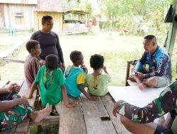 Momen Humanis TMMD 127: TNI dan Anak-Anak Kampung Sisir Berbagi Tawa dan Canda
