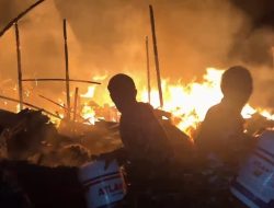 Sigap di Tengah Musibah: Satgas Swasembada Yonif 751/VJS Pos Kotis Bantu Padamkan Kebakaran di Kota Oksibil