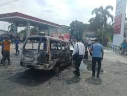 Korsleting Aki Picu Kebakaran Mobil di SPBU Pakam, Rugi Rp20 Juta