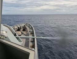 KRI Panah-626 Sukses Tembakkan Meriam di Laut Seram, Jaga Naluri Tempur Prajurit Armada III