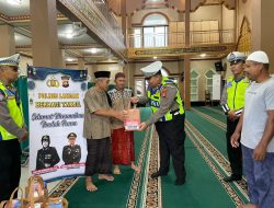 Satlantas Polres Landak Berbagi Takjil, Wujud Kepedulian di Bulan Suci Ramadhan