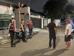Siap Terlihat dan Bermanfaat: Personel Sabhara Baharkam Polri Turun Langsung Sapa Warga Melalui Patroli Jalan Kaki