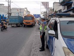 Satlantas Polres Batu Bara Atur Lalu Lintas di Pasar Takjil, Pastikan Keamanan dan Kelancaran Arus Jelang Berbuka