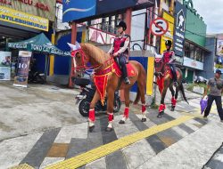 Tingkatkan Keamanan dan Ketertiban, Den Turangga Korsabhara Baharkam Polri Gelar Patroli Berkuda di Margonda Depok