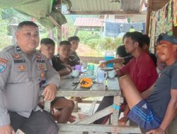 Polisi Duduk Bersama Warga Saat Patroli Siang, Bahas Pencegahan Kejahatan