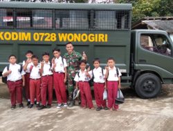 Canda Tawa Dan Edukasi Kunci Kedekatan Satgas TMMD Di Desa Kembang Wonogiri