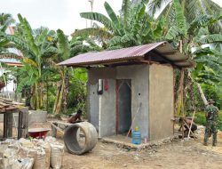 Kolaborasi TNI dan Warga, Pembangunan MCK TMMD 127 di Distrik Kaimana Makin Dikebut