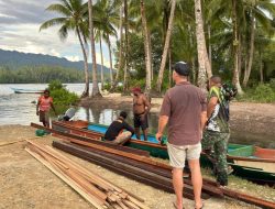 TMMD ke-127 di Kaimana Dikebut, TNI dan Warga Gotong Royong Kirim Material Bangunan