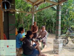 Patroli Siang Penuh Keakraban, Polisi Sapa Warga yang Sedang Bersantai