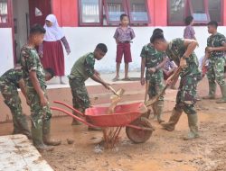 Satgas Gulbencal Bersihkan Lumpur Banjir Susulan di SDN 152981 1A dan SDN 152982 1B Tukka, Sekolah Difungsikan Kembali