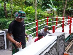 Finishing Jembatan TMMD Ke 127 Kodim 0808/Blitar, Satgas Dan Warga Percepat Akses Mobilitas