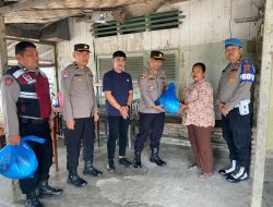 Polsek Lima Puluh Gelar Jumat Berkah, Bagikan Sembako untuk Keluarga Kurang Mampu
