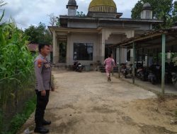 Personel Subsektor Sompak Amankan Ibadah Sholat Jumat di Masjid Al Hidayah