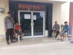 Samapta Polsek Menyuke Laksanakan Patroli Berikan Rasa Aman dan Nyaman Kepada Warga Yang Lagi Santai