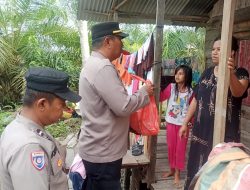 Polsek Labuhan Ruku Gelar Jumat Berkah, Bagikan Takjil kepada Kaum Duafa di Desa Indrayaman