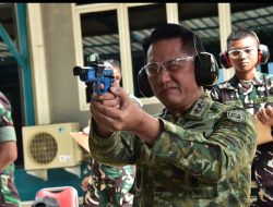 Uji Profesionalisme dan Naluri Tempur, DankodaeraL IV Ikuti Pendataan Kemampuan Menembak Pati TNI
