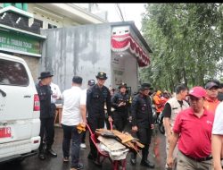 Detasemen Gegana Satbrimob PMJ Gelar “Jaga Jakarta Bersih” di Kali Grogol, Palmerah