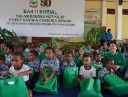 Persit KCK PD XVIII/Kasuari Tebar Kasih di Panti Asuhan Santa Maria pada HUT ke-80