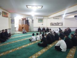 Santunan dan Buka Bersama di Kwitang, Brimob PMJ Hadirkan Kepedulian Nyata untuk Anak Yatim
