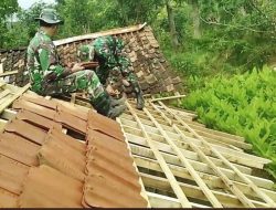 Tak Diragukan Lagi, Satgas TMMD 127 Kodim Wonogiri Cekatan Rehab Atap Rumah Milik Sarikem