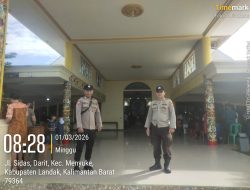 Samapta Polsek Menyuke Lakukan Pengamanan Ibadah Misa Ke Gereja Santo Agustinus dan Santo Matias Darit