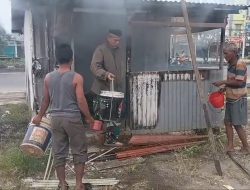 Warung Kopi di Dua Ilir Palembang Ludes Terbakar, Babinsa Koramil 418-05/Lemabang Sigap Bantu Padamkan Api