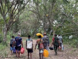 Dandim 1804/Kaimana Susuri Pesisir Kampung Sisir, Tegaskan TMMD Ke-127 Kemanunggalan TNI dan Rakyat